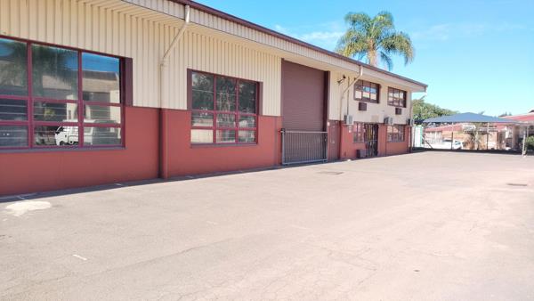 1 100 m² Industrial space