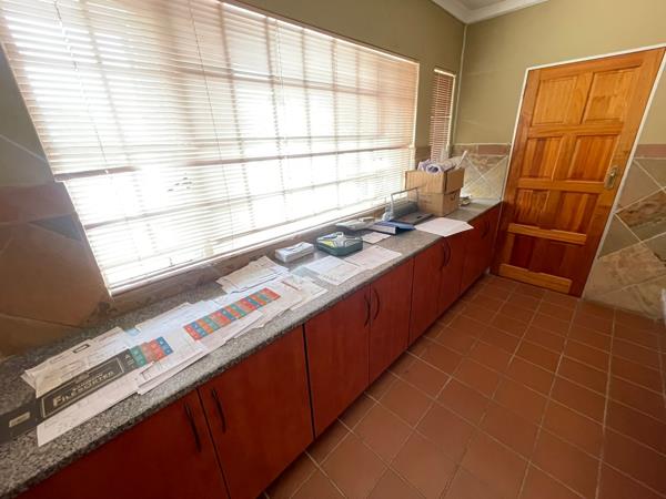1 085 m² Land