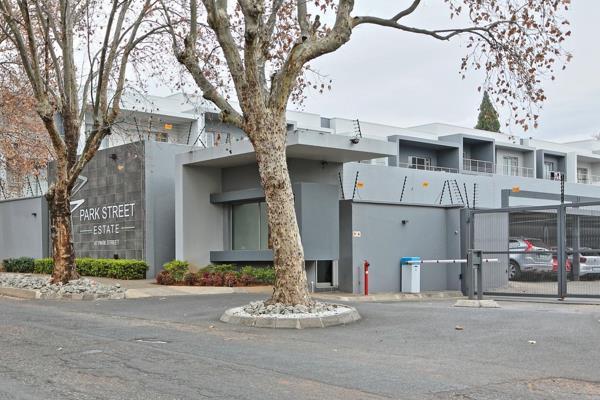 32.5 Bedroom Apartment