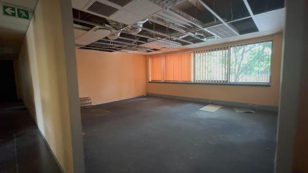 585 m² Office Space