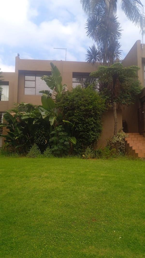 3 Bedroom Townhouse in Roodepoort Central