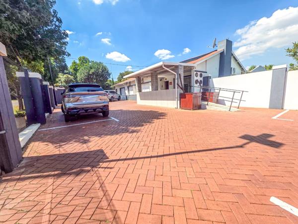 6 Bedroom House