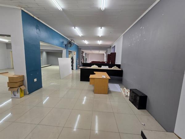 690 m² Industrial space