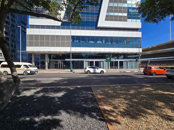 1 038 m² Retail Space