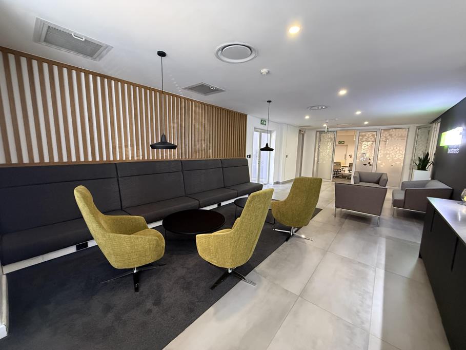 251 m² Commercial space