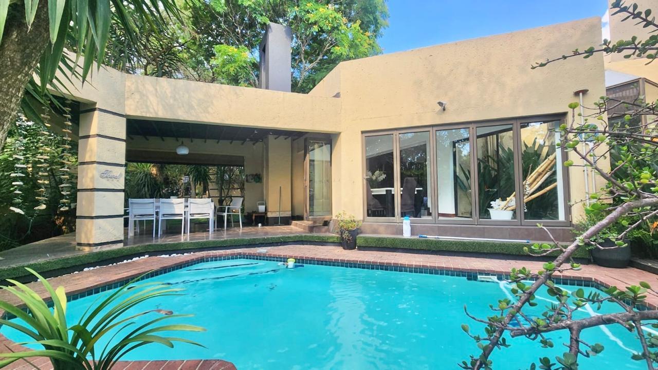 6 Bedroom House in Gallo Manor