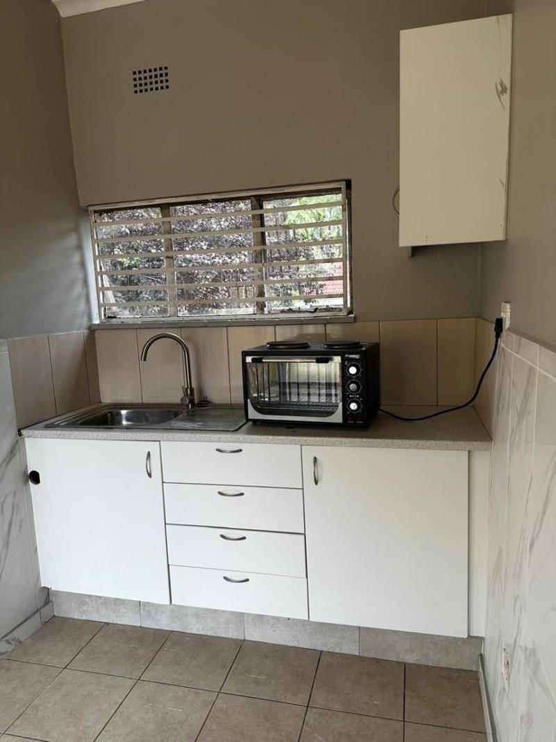 1 Bedroom House in Lombardy East