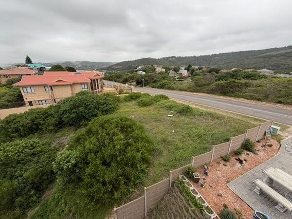 725 m² Land