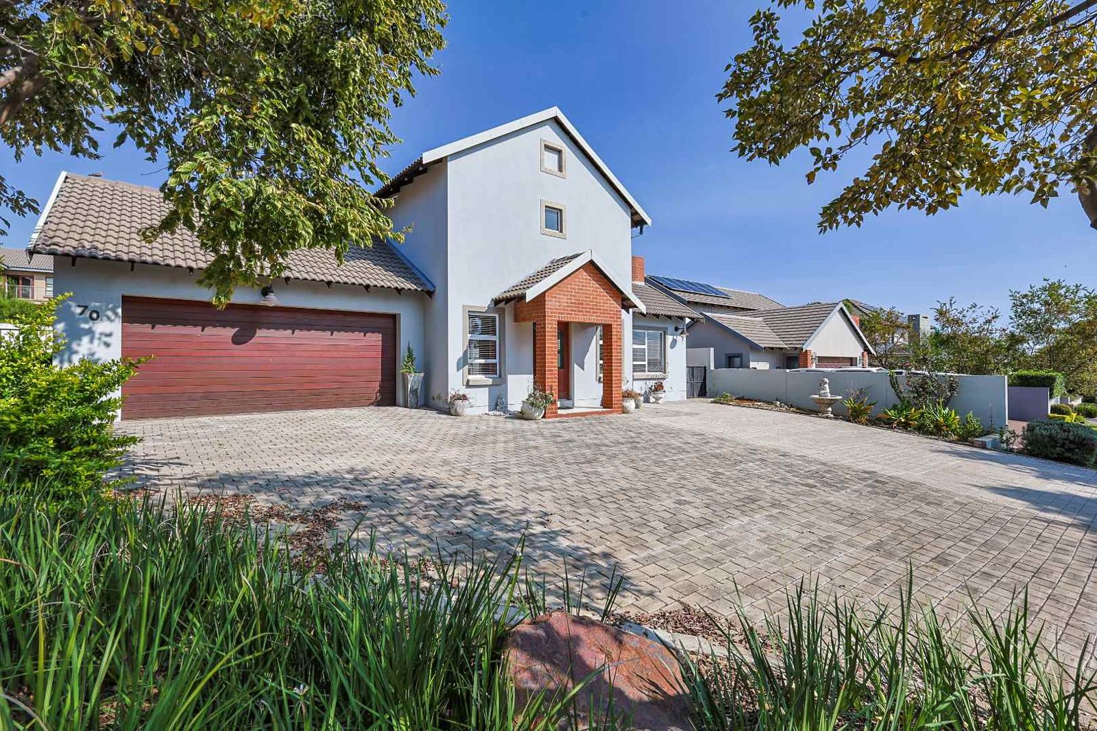 5 Bedroom House in Country View Estate