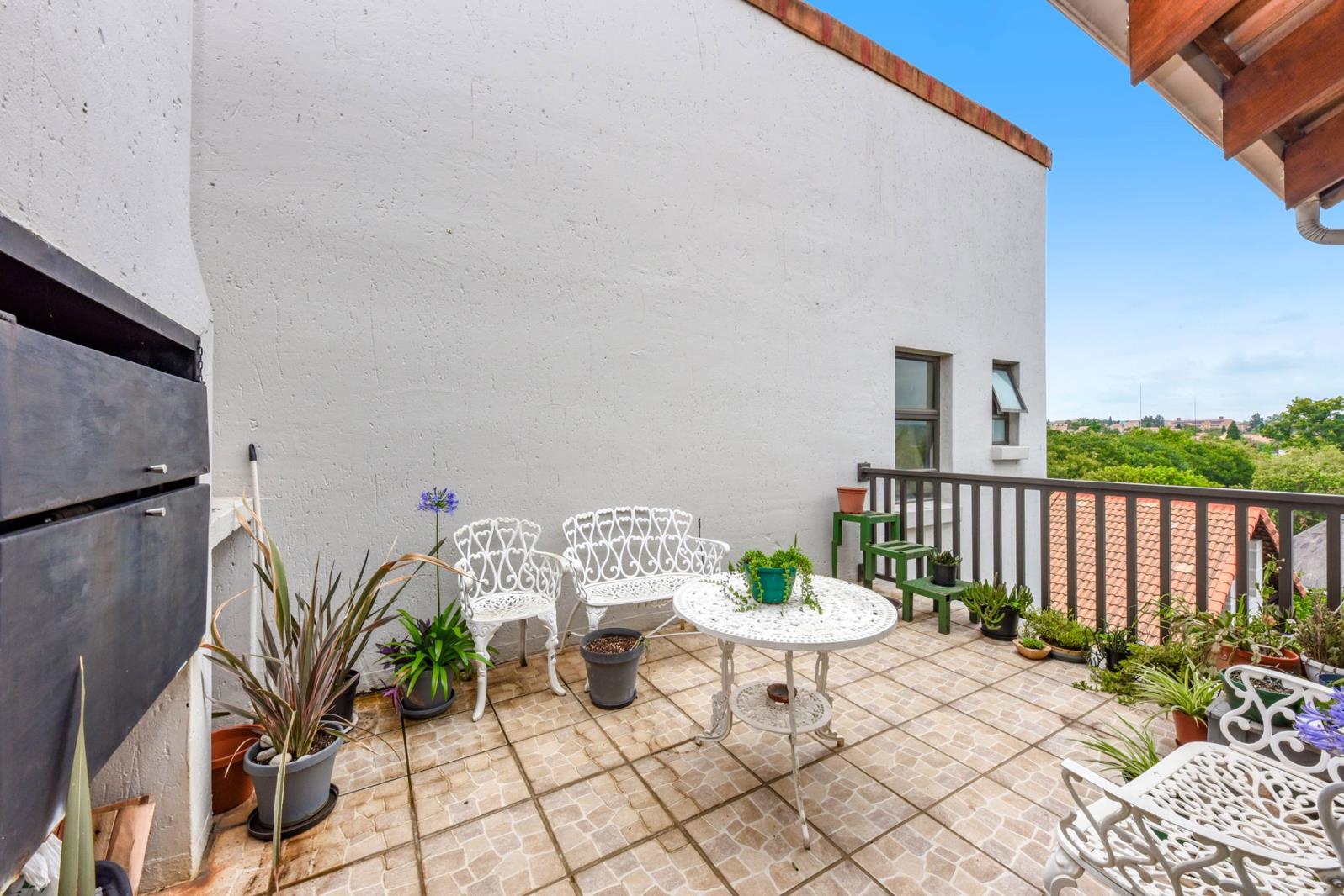 3 Bedroom Apartment in Sunninghill