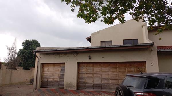 6 Bedroom House