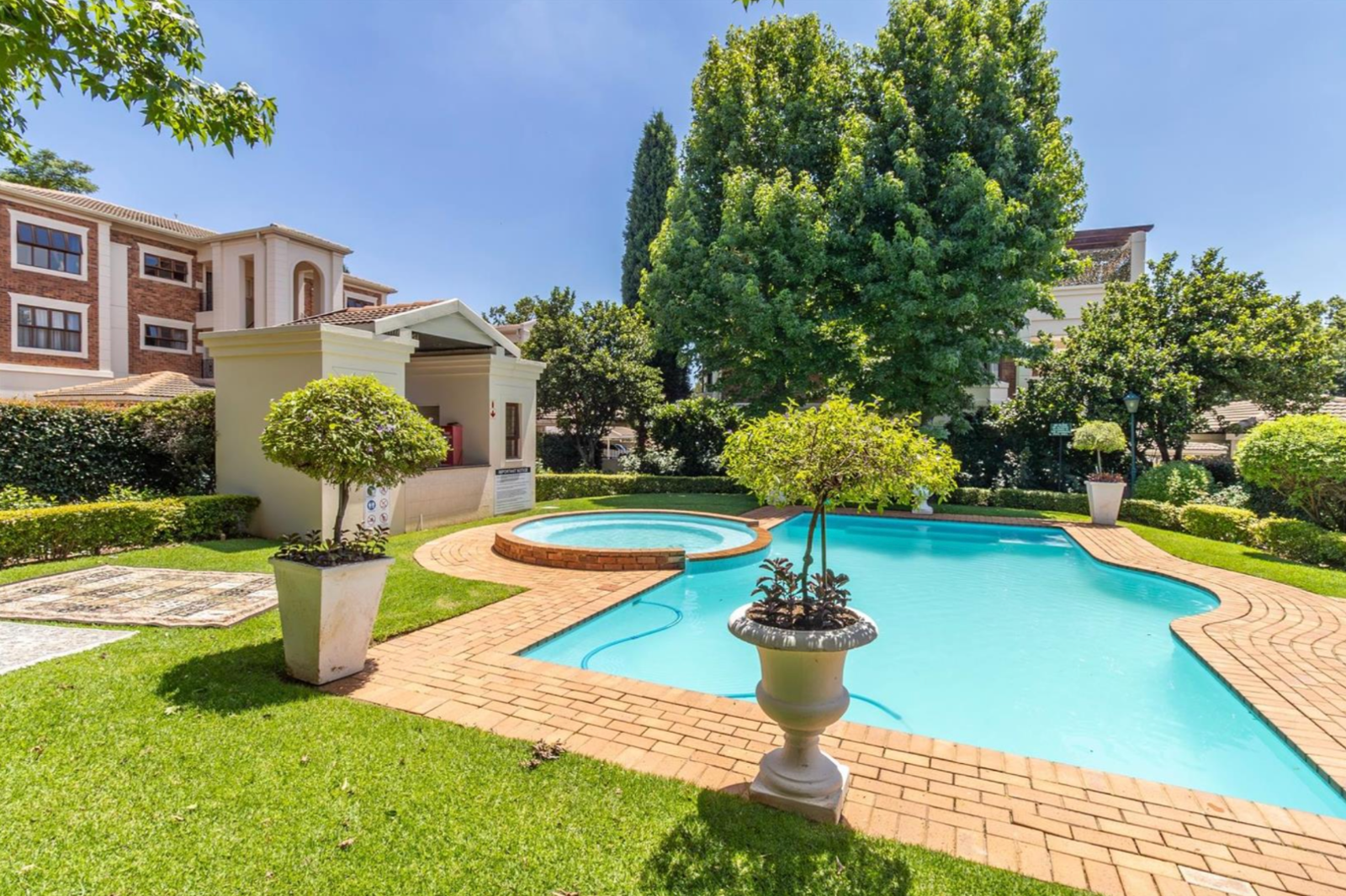 2 Bedroom Apartment in Bryanston