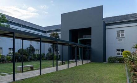 586 m² Office Space