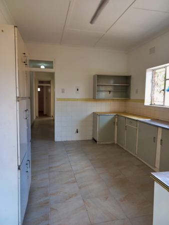 3 Bedroom House in Robertsham