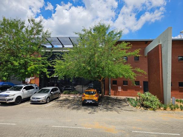 883 m² Industrial space