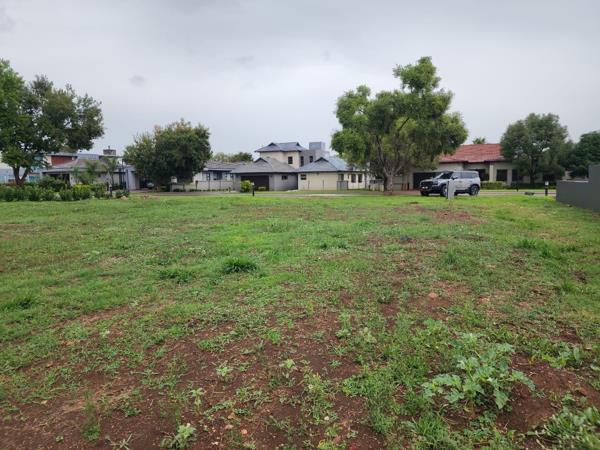 1 012 m² Land