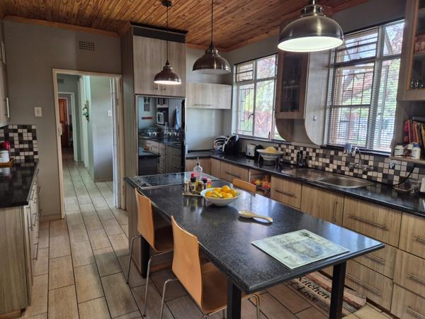 6 Bedroom House