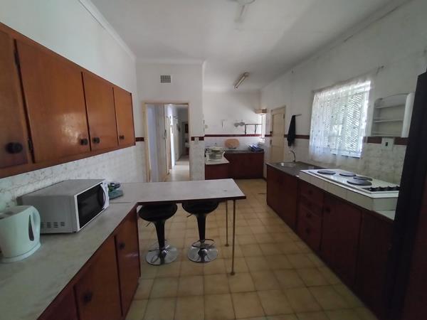 6 Bedroom House