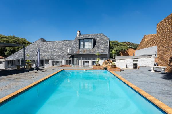 6 Bedroom House