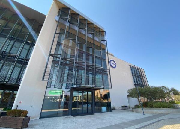 488.6 m² Commercial space