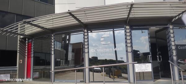 890 m² Retail Space