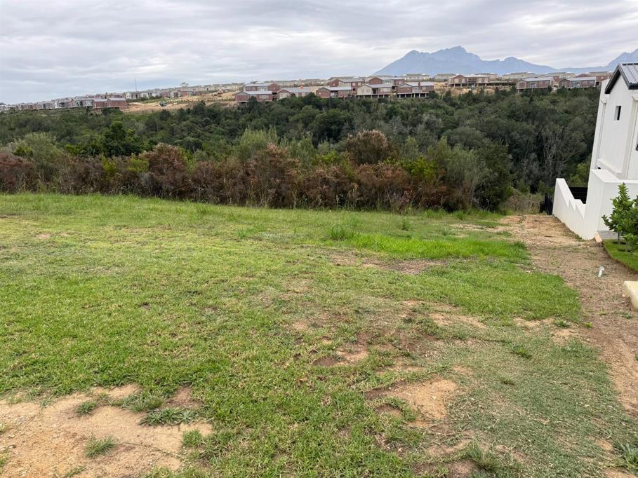 1 569 m² Land