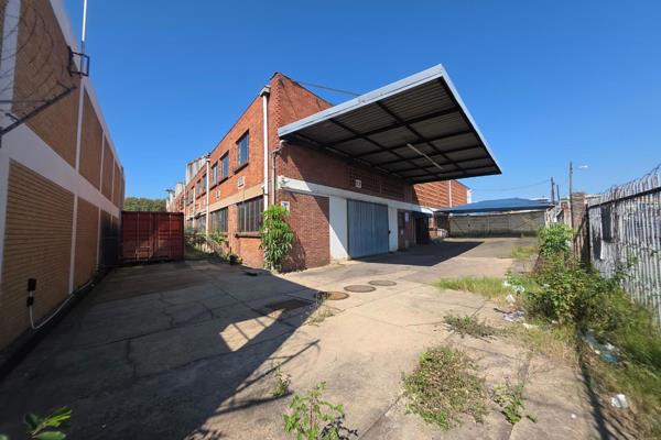 1 585 m² Commercial space