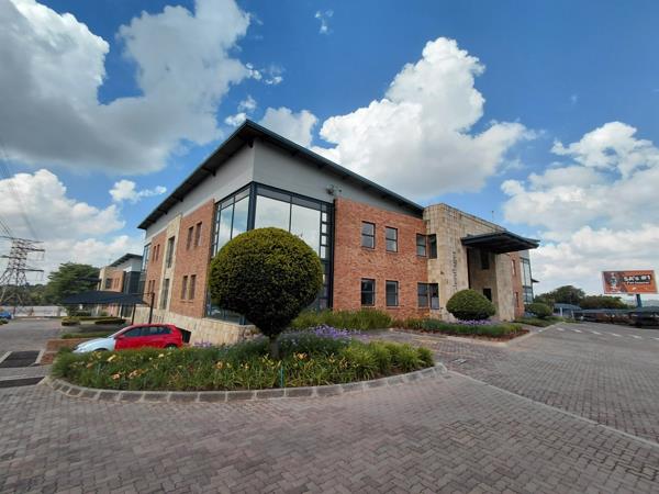 809 m² Commercial space