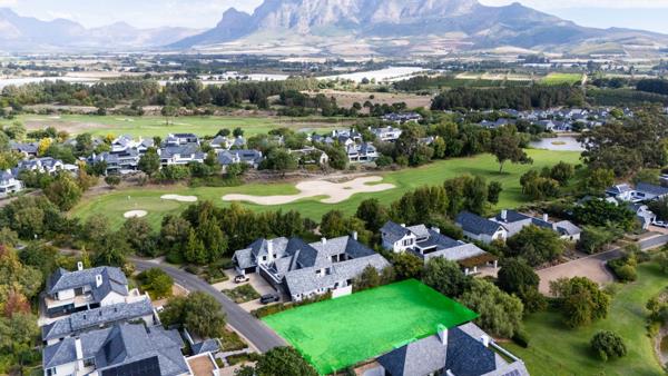1 065 m² Land