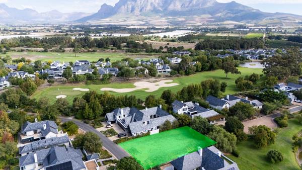 1 065 m² Land
