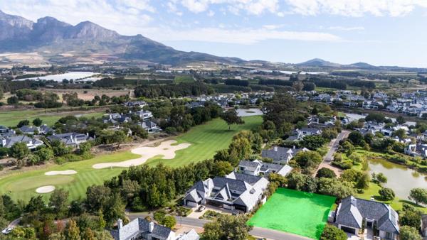 1 065 m² Land