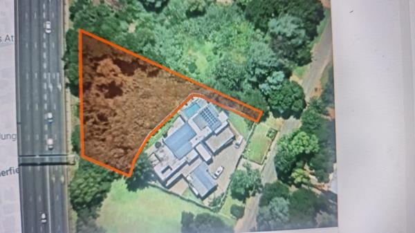 1 600 m² Land