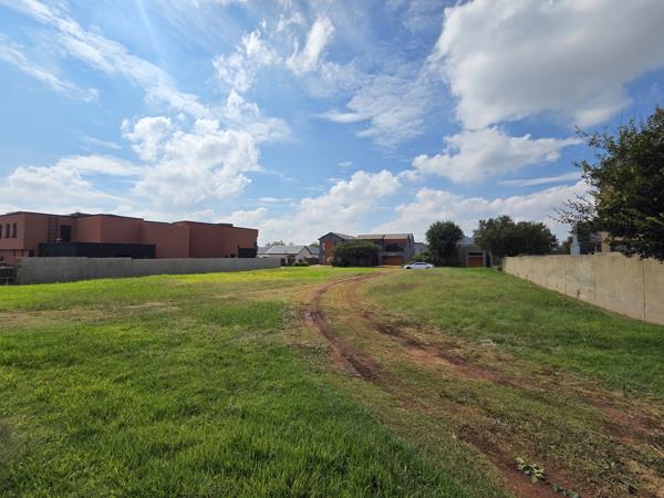 1 050 m² Land