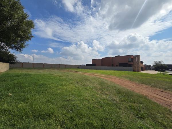 1 050 m² Land