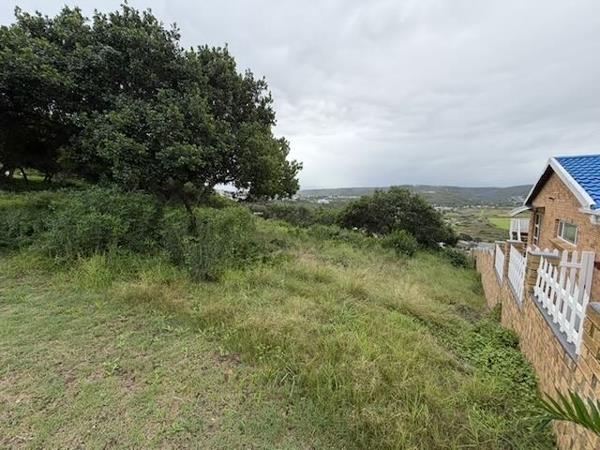 1 075 m² Land