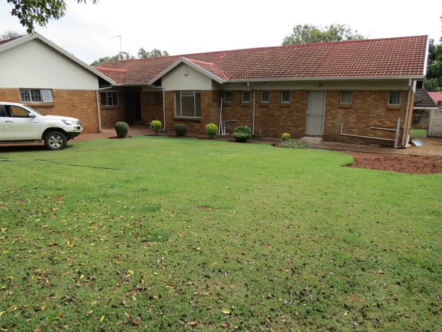 5 Bedroom House in Die Wilgers