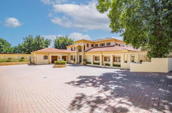 9 Bedroom House