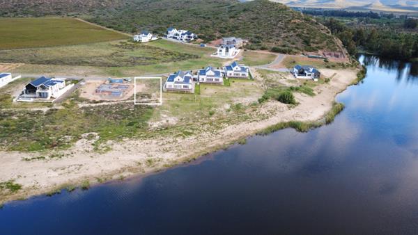 600 m² Land
