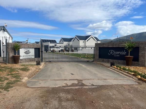 600 m² Land