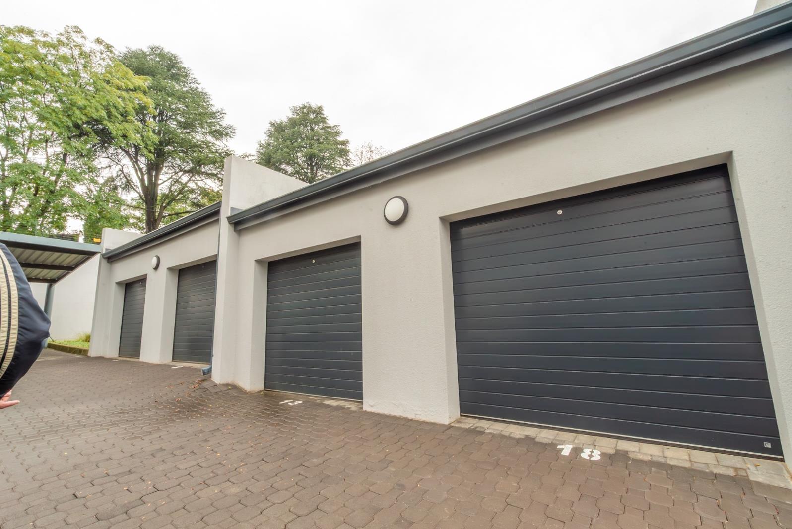 2 Bedroom Apartment in Bryanston East