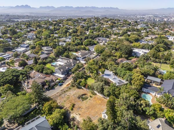 1 648 m² Land