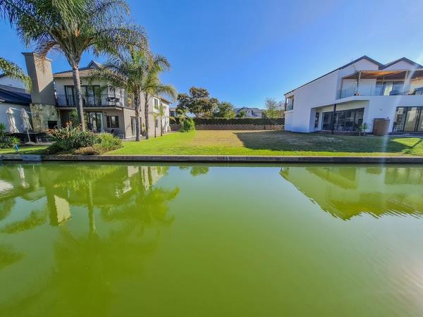 395 m² Land