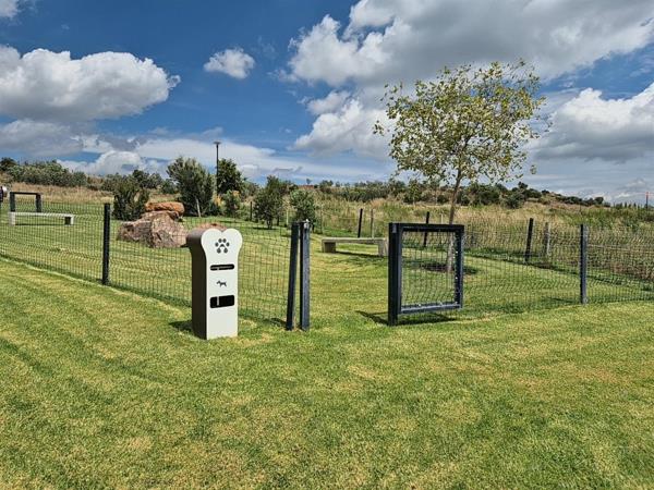 563 m² Land