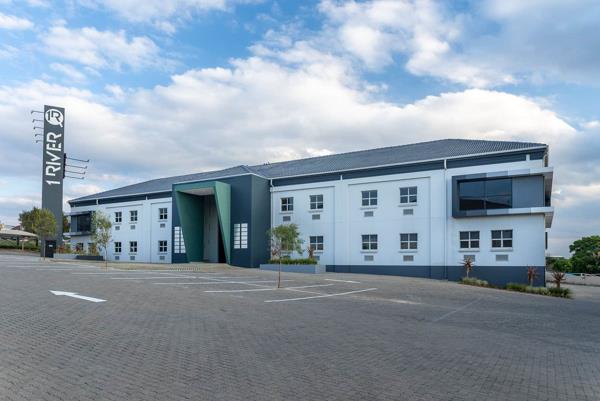 586 m² Office Space