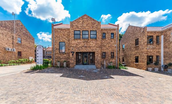 240 m² Commercial space