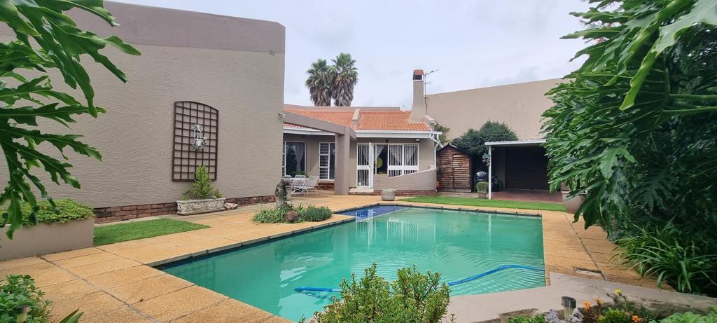 5 Bedroom House