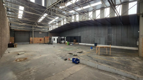 607 m² Industrial space