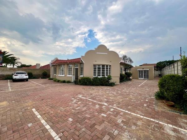 517 m² Office Space