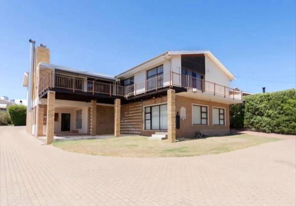 6 Bedroom House