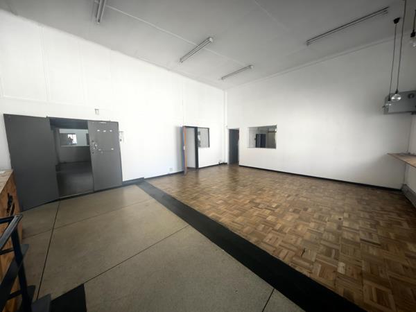 945 m² Commercial space